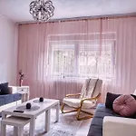 Alice's Dream With Free Garage Apartment
