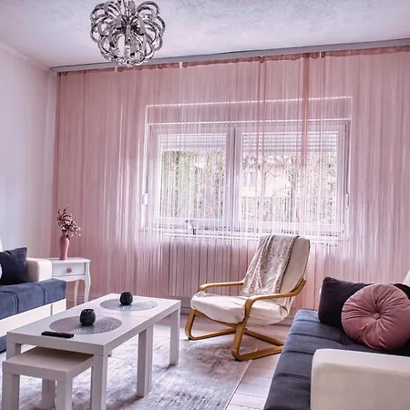 Alice's Dream With Free Garage Appartement